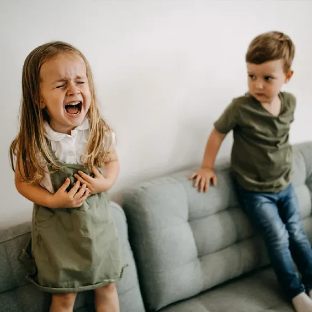 Złość dziecka i spokojna reakcja rodzica
